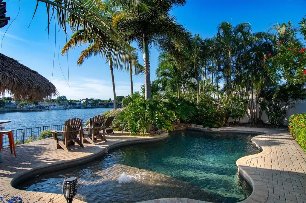 2501 W Bay Isle Drive SE St Petersburg FL 33705
