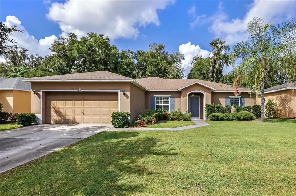 6829 Hampshire Boulevard Lakeland FL 33813