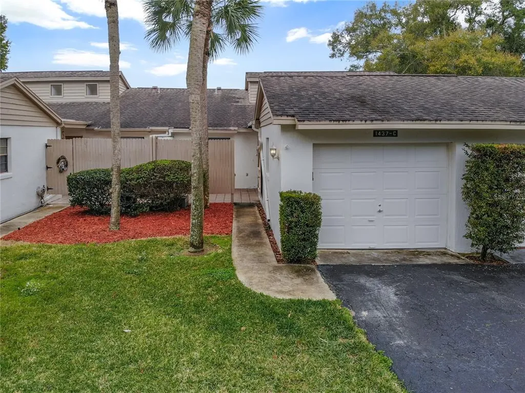 1437 Oak Place Apopka FL 32712