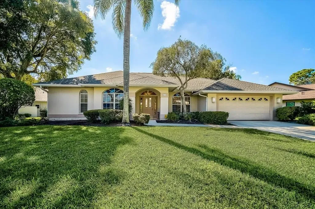 8133 Shadow Pine Way Sarasota FL 34238