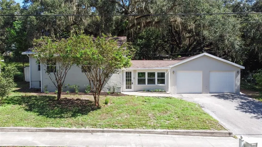 27 S Sunset Avenue Mascotte FL 34753