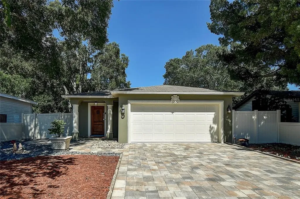5121 44th Avenue N St Petersburg FL 33709