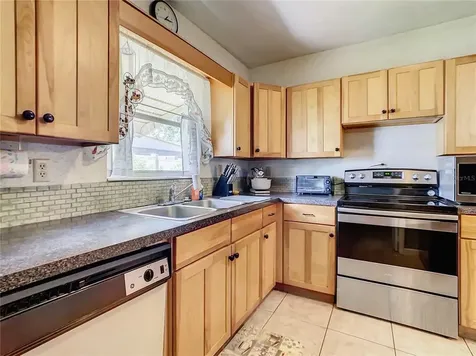 2812 40th Avenue W Bradenton FL 34205