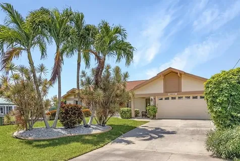 2013 SE 10th Lane Cape Coral FL 33990