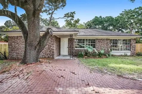 9620 N Oklawaha Avenue Tampa FL 33617