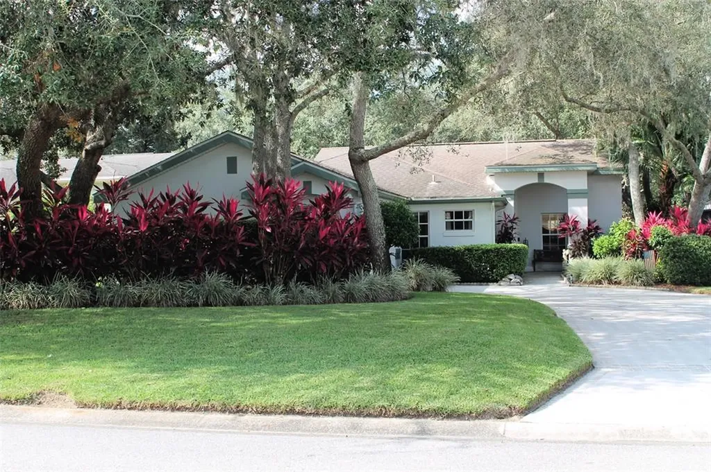 1075 Tequesta Trail Lake Wales FL 33898