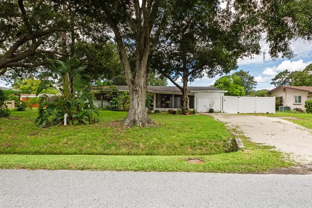 4226 Groveland Avenue Sarasota FL 34231