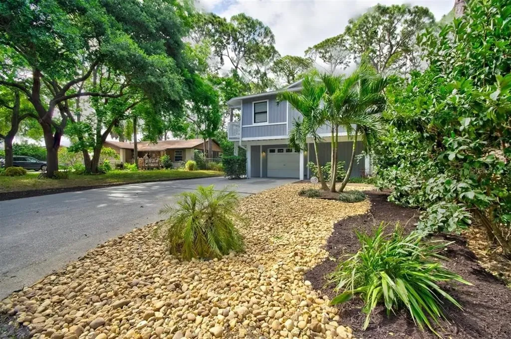 138 69th Avenue N St Petersburg FL 33702