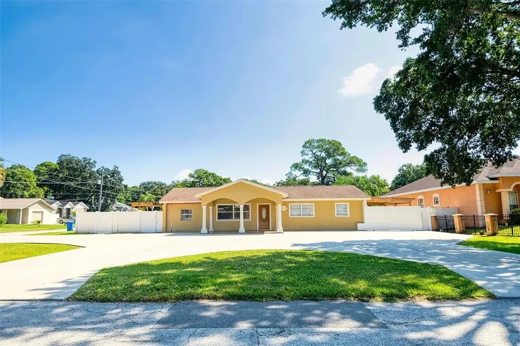 4423 Carlyle Road Tampa FL 33615