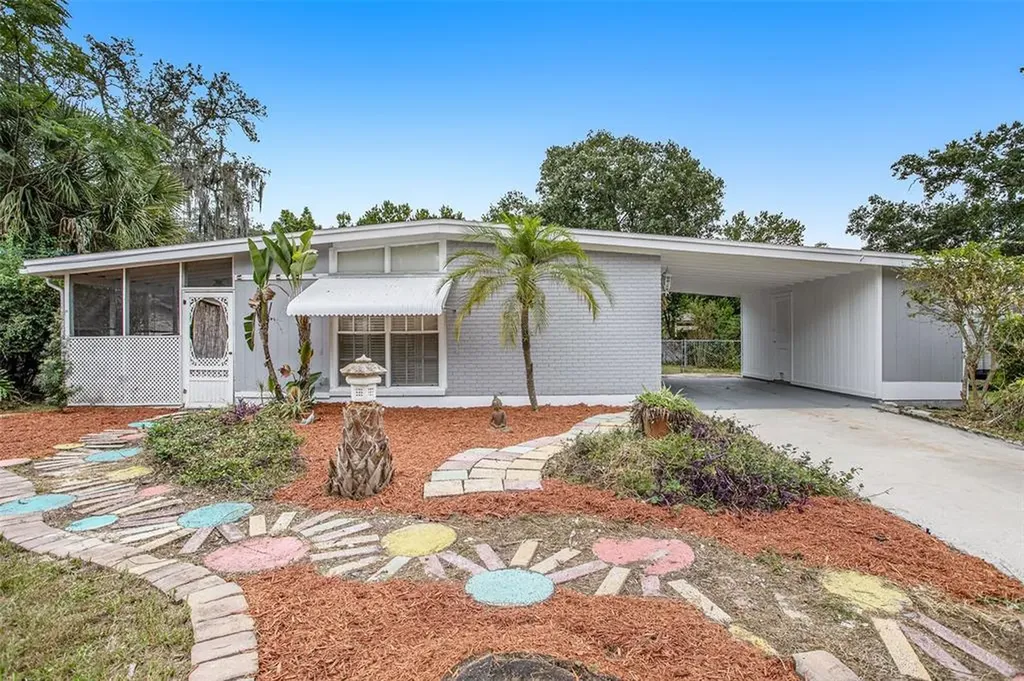 8705 N Renfrew Place Tampa FL 33604