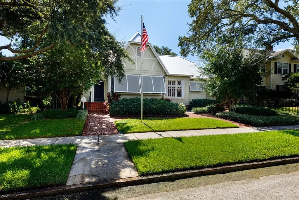 626 16th Avenue NE St Petersburg FL 33704