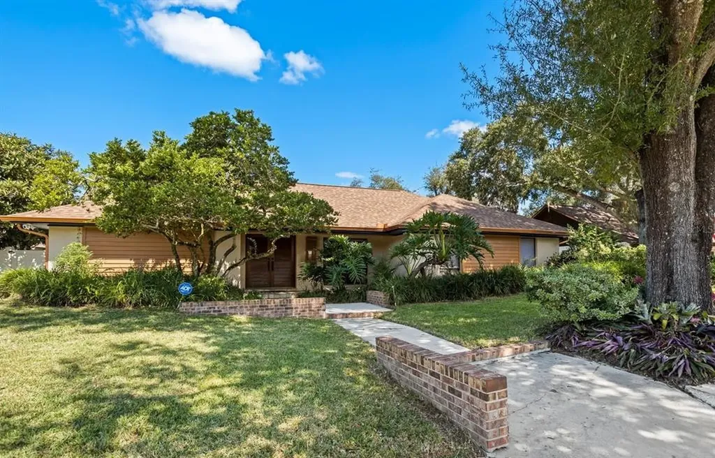 15930 Nottinghill Drive Lutz FL 33548
