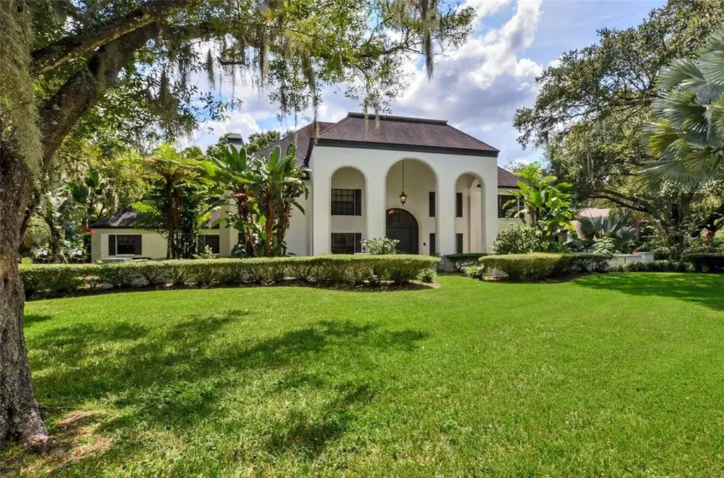 1008 Taray De Avila Tampa FL 33613