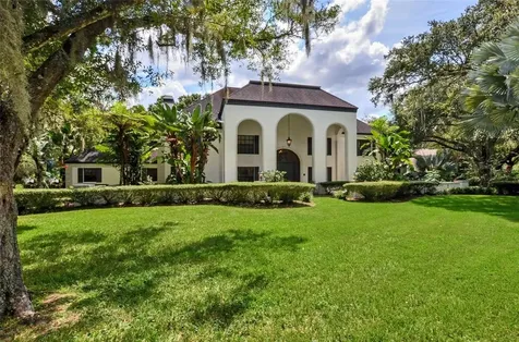 1008 Taray De Avila Tampa FL 33613