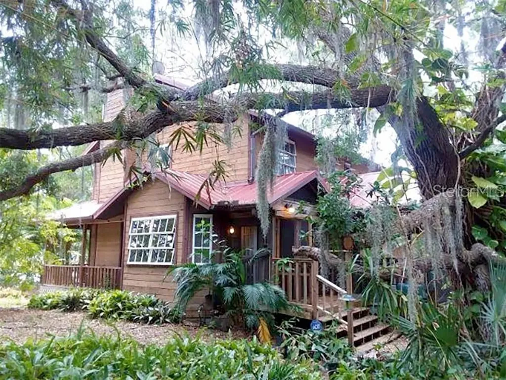 600 Artists Avenue Englewood FL 34223
