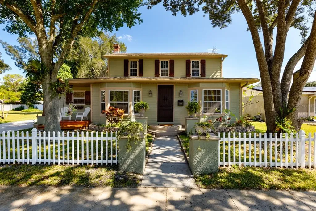 8205 Overlook Place NE St Petersburg FL 33702