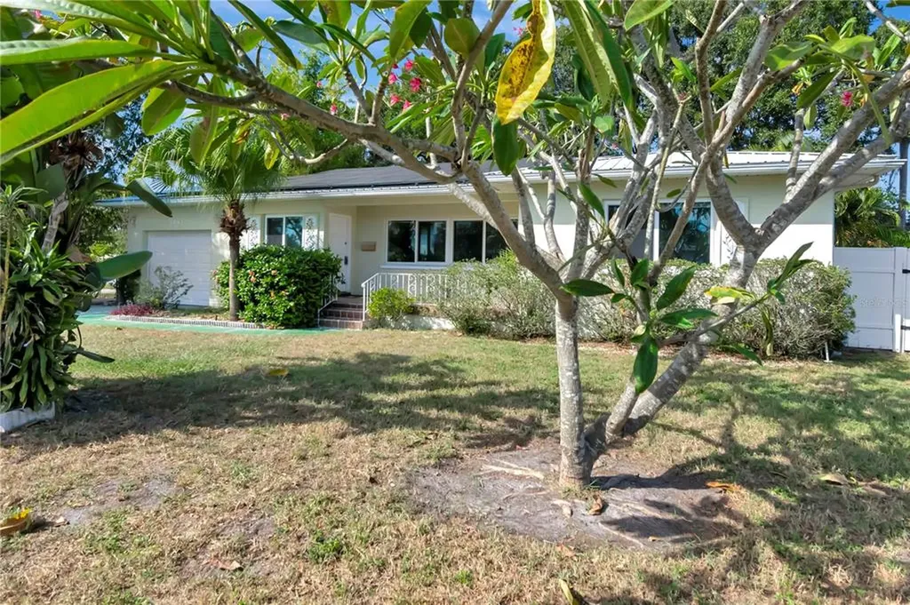 3991 Yardley Avenue N St Petersburg FL 33713