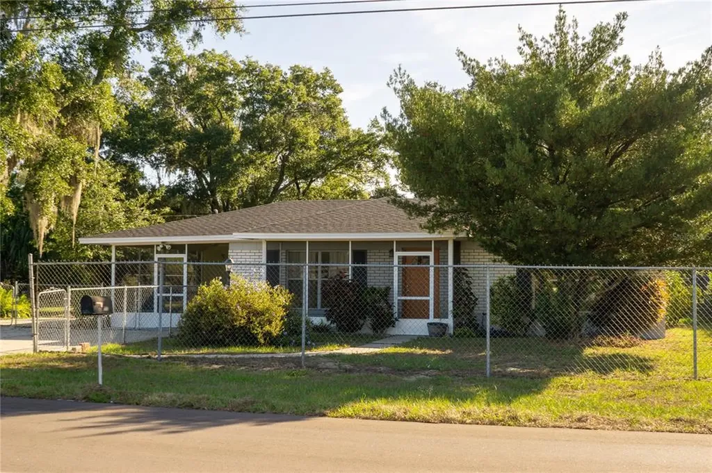616 Pink Apartment Road Davenport FL 33837
