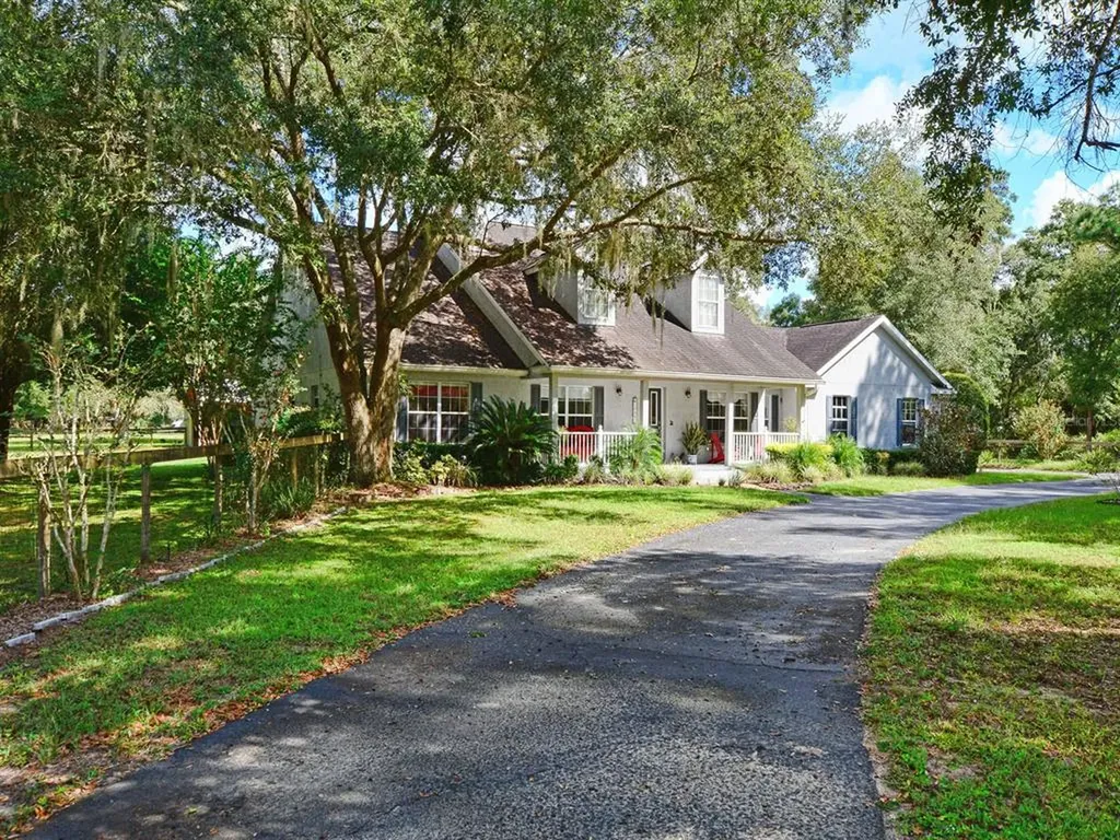 18405 Ravenswood Road Altoona FL 32702