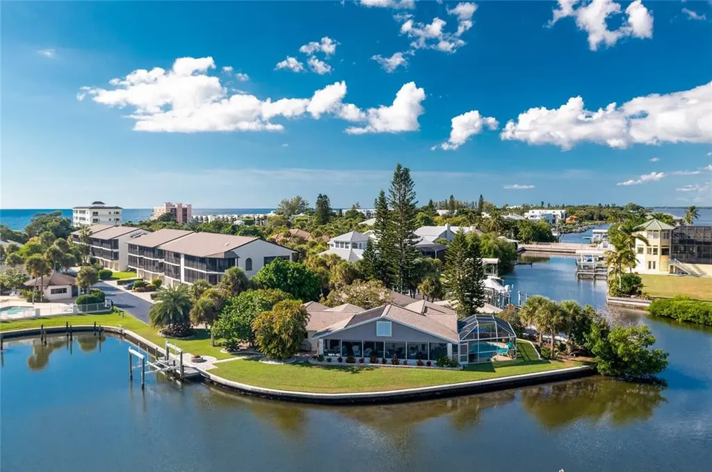 2765 N Beach Road Englewood FL 34223