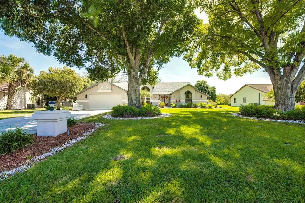 10578 Woodland Waters Boulevard Weeki Wachee FL 34613