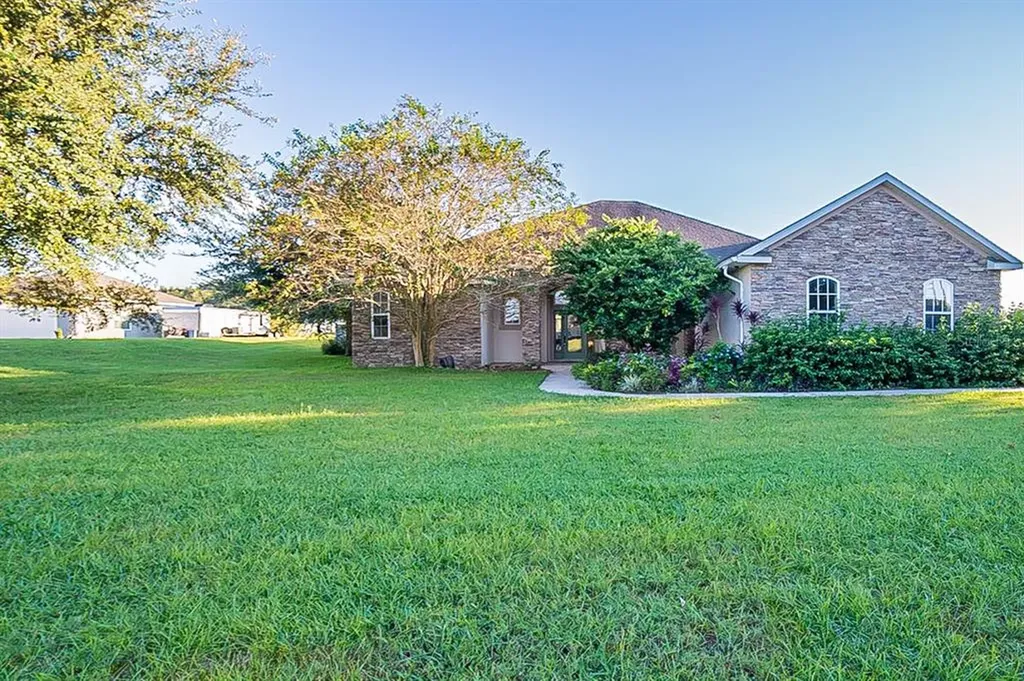 2324 Zaltana Circle Minneola FL 34715