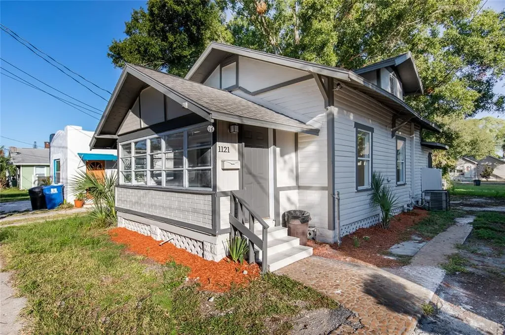 1121 11th Avenue S St Petersburg FL 33705