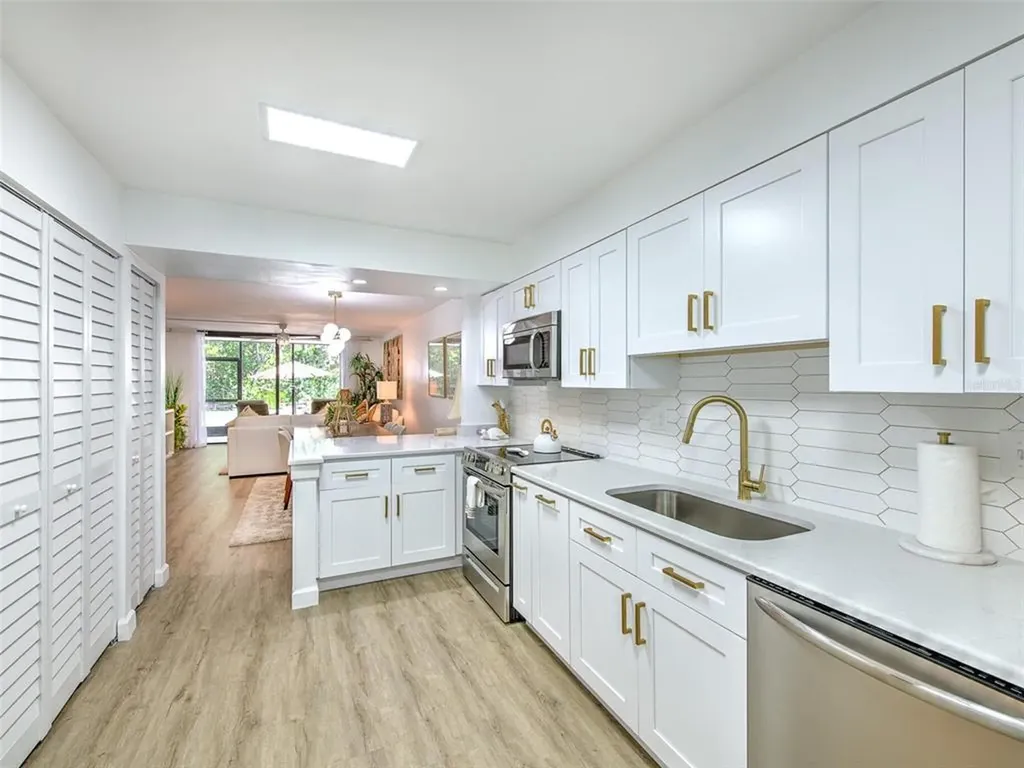 517 Bayport Way Longboat Key FL 34228