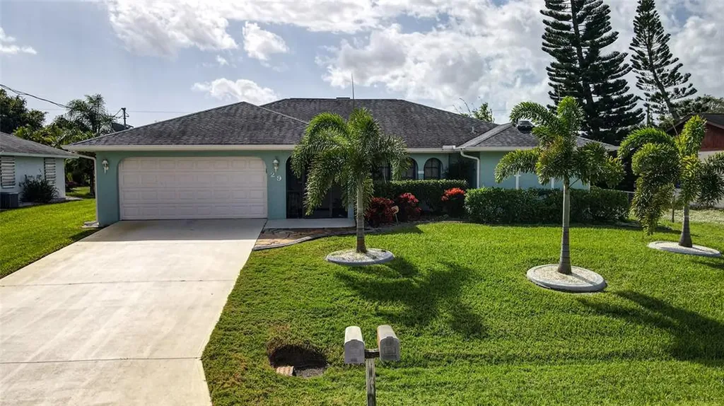 29 Mark Twain Lane Rotonda West FL 33947