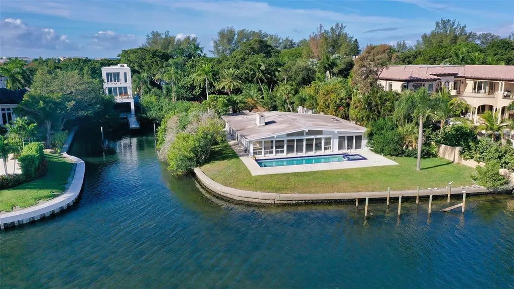 5056 Gulf Of Mexico Drive Longboat Key FL 34228