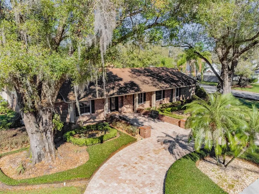 1122 N Riverhills Drive Temple Terrace FL 33617