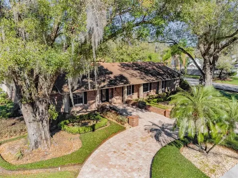 1122 N Riverhills Drive Temple Terrace FL 33617