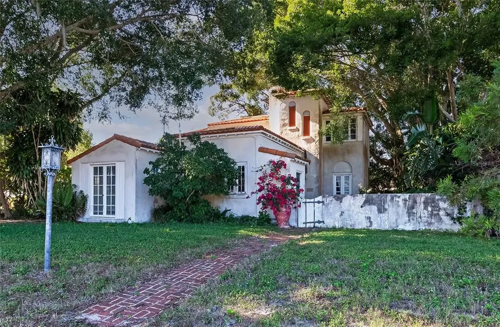 373 Whitfield Avenue Sarasota FL 34243