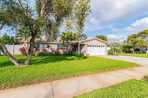 6433 33rd Avenue N St Petersburg FL 33710
