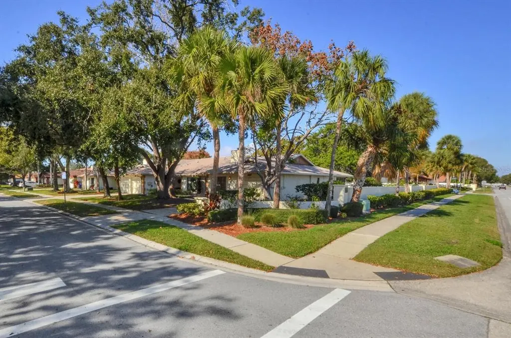 2000 Dover Court Oldsmar FL 34677