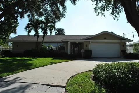 1066 42nd Avenue NE St Petersburg FL 33703