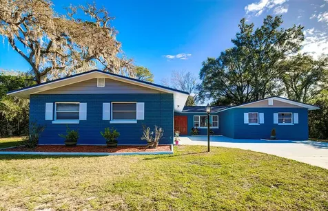 5008 Lakewood Drive Dade City FL 33523
