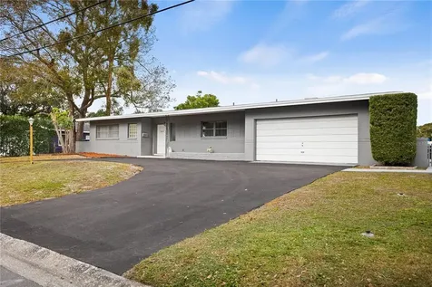 1085 37th Avenue NE St Petersburg FL 33704