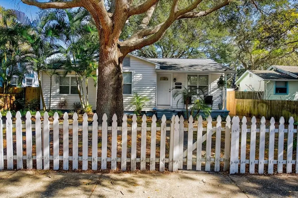 4047 Iris Street N St Petersburg FL 33703