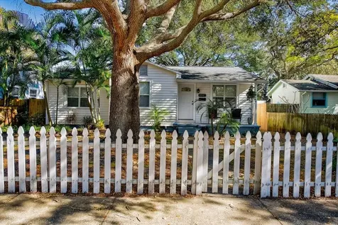 4047 Iris Street N St Petersburg FL 33703