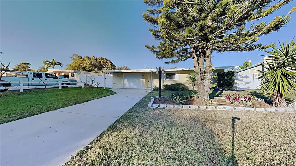 8449 Hollyhock Avenue Seminole FL 33777