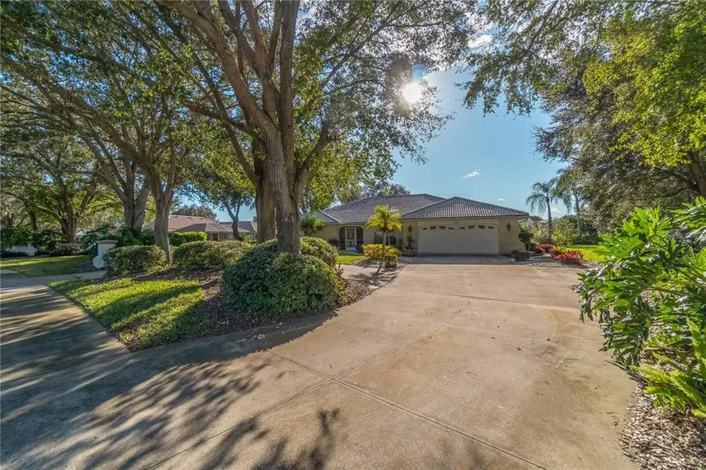 611 Lake Of The Woods Drive Venice FL 34293