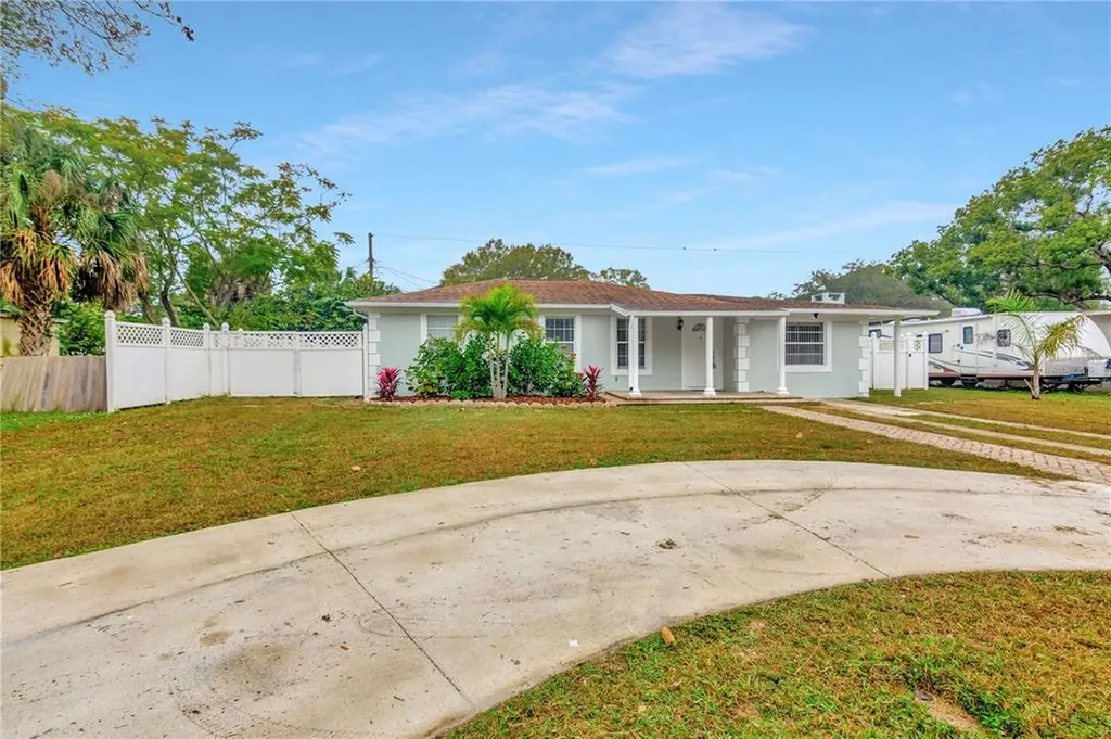 6818 10th Street N St Petersburg FL 33702