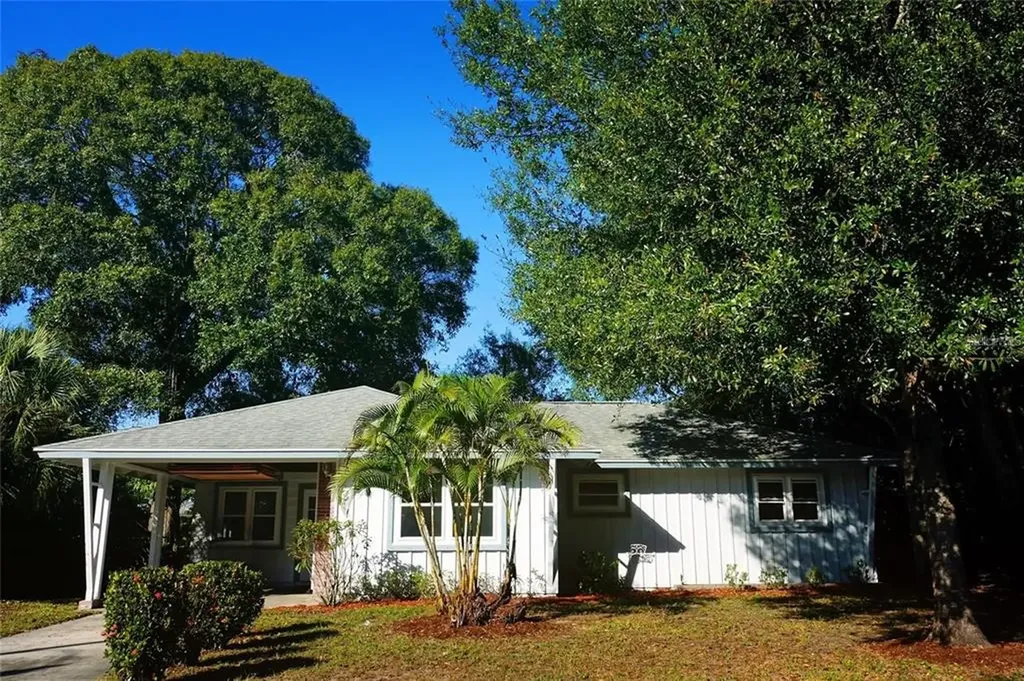2739 Sydelle Street Sarasota FL 34237
