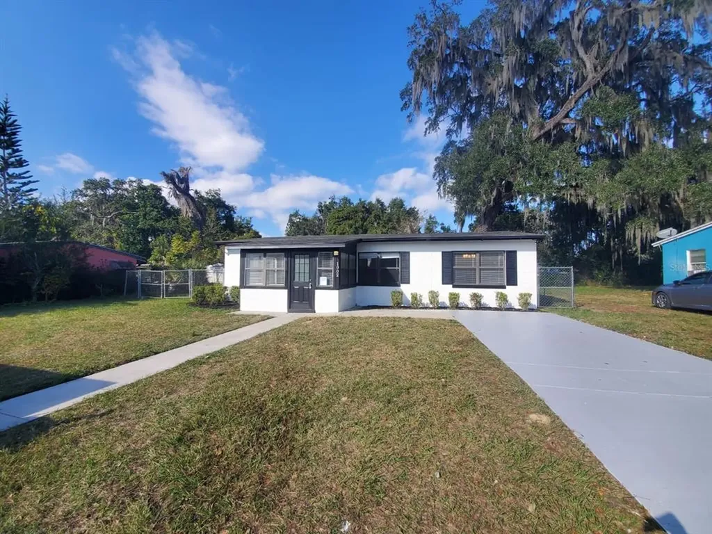 1002 Ferguson Avenue Leesburg FL 34748