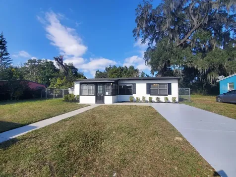 1002 Ferguson Avenue Leesburg FL 34748