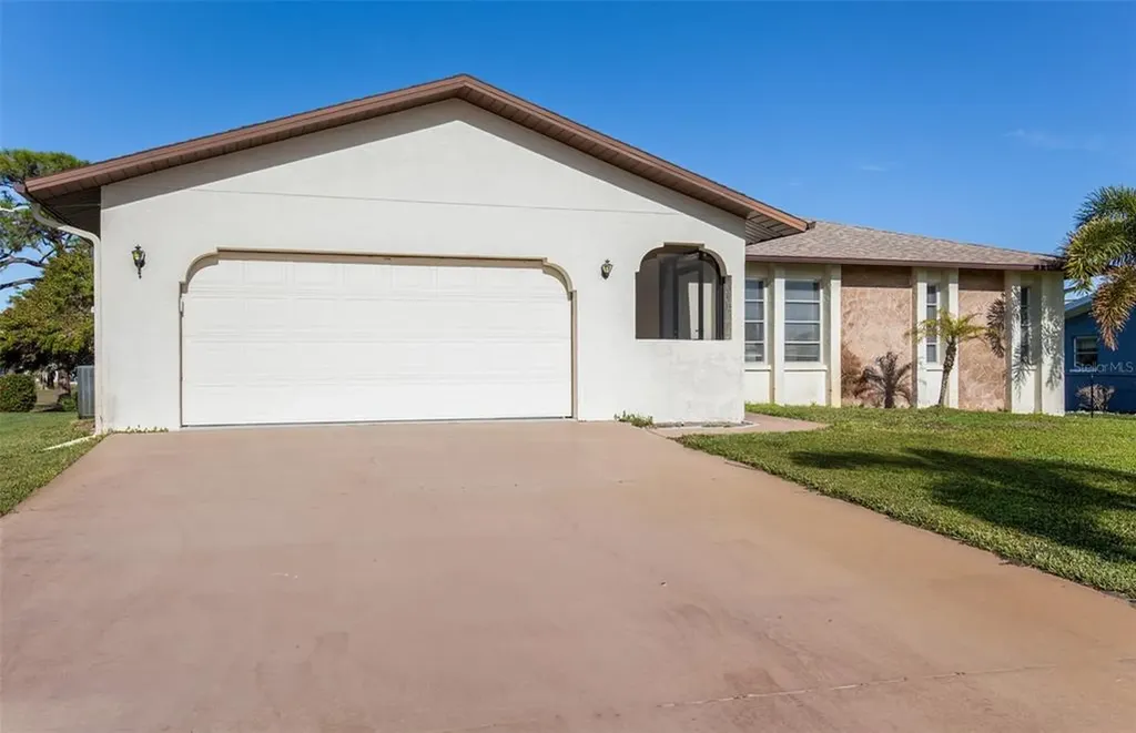 32 Caddy Road Rotonda West FL 33947