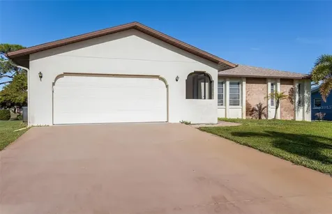 32 Caddy Road Rotonda West FL 33947