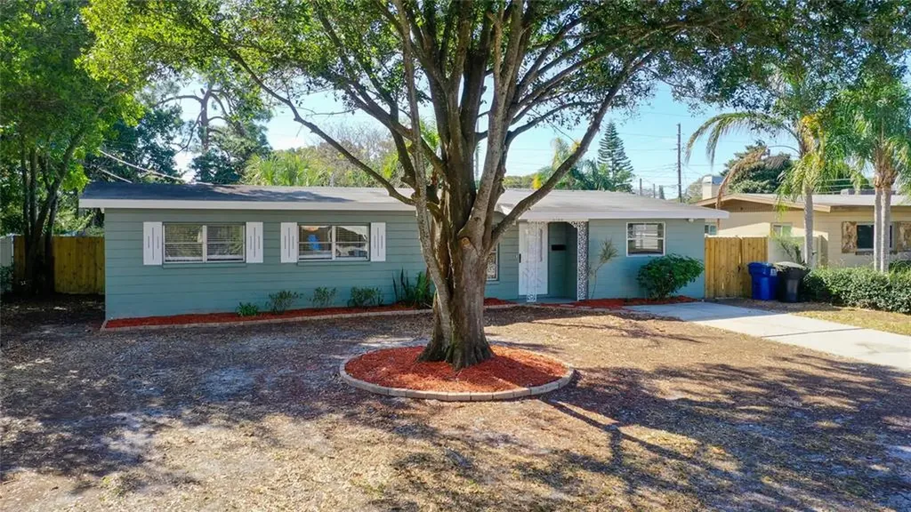 6186 39th Avenue N St Petersburg FL 33709