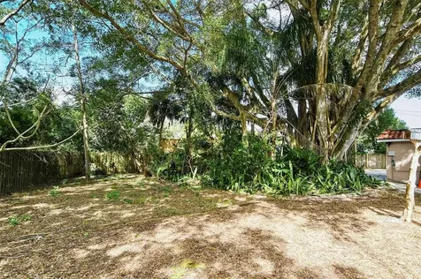 325 Whitfield Avenue Sarasota FL 34243